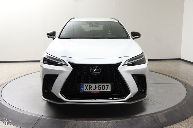 Lexus NX 2