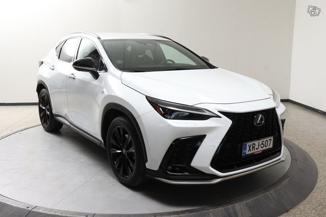 Lexus NX 3