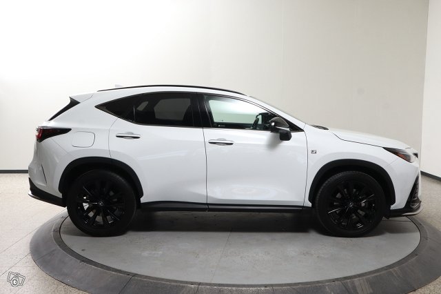 Lexus NX 4