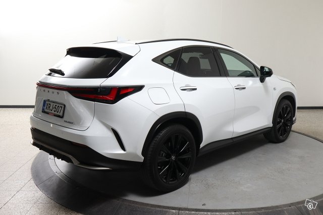 Lexus NX 5