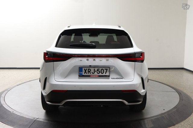 Lexus NX 6