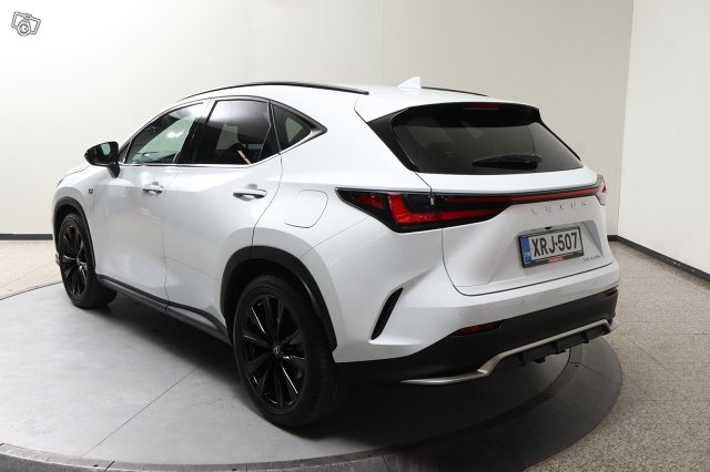 Lexus NX 7