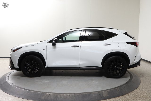 Lexus NX 8