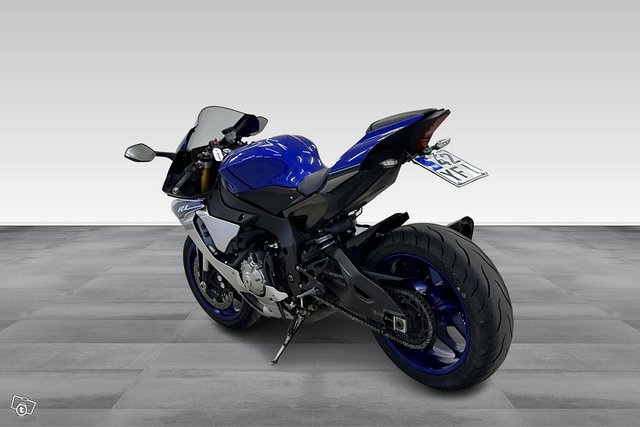 Yamaha YZF-R1 6