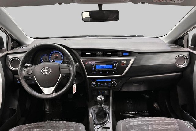 Toyota Auris 17