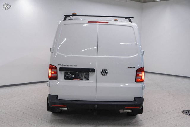 VOLKSWAGEN TRANSPORTER 6