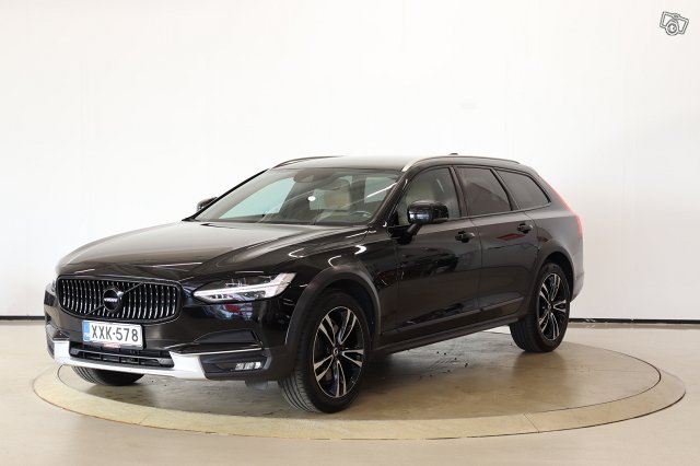 Volvo V90 Cross Country 1