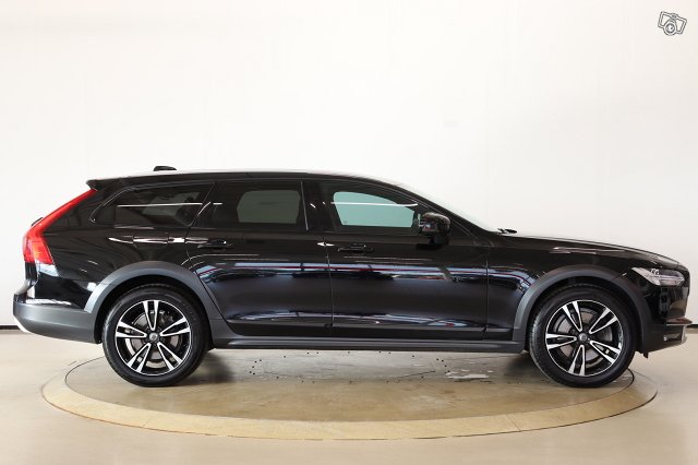 Volvo V90 Cross Country 4