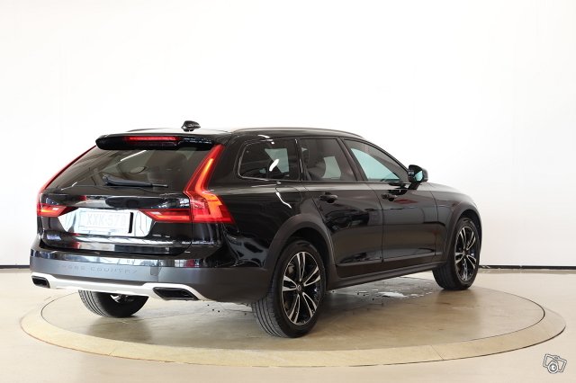 Volvo V90 Cross Country 5