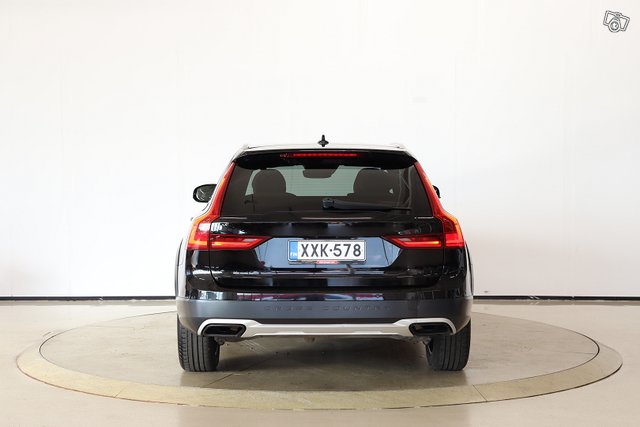 Volvo V90 Cross Country 6