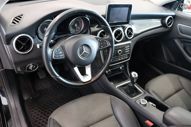 Mercedes-Benz CLA 11