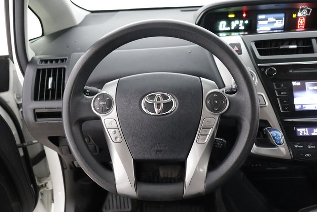 Toyota Prius+ 13