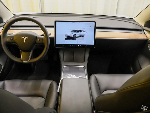 Tesla Model 3 11