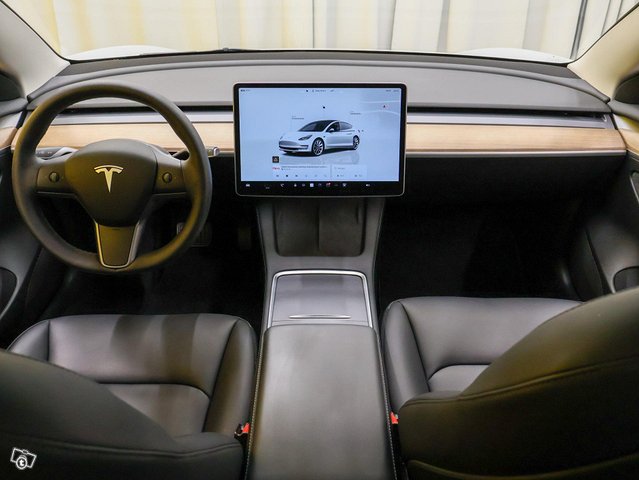 Tesla Model 3 11