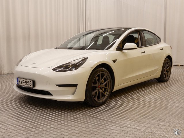 Tesla Model 3 23