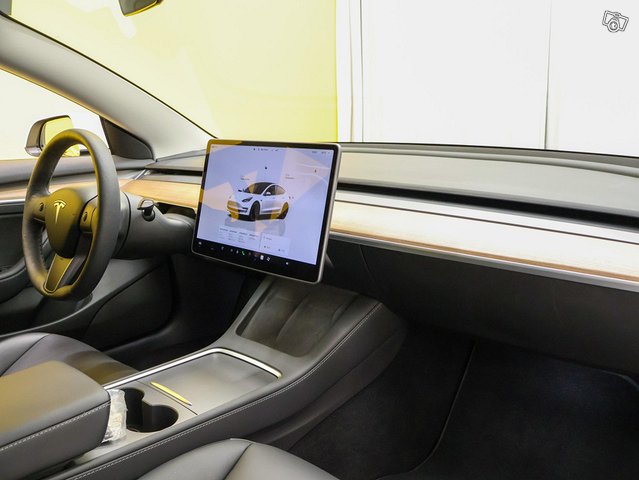 Tesla Model 3 14