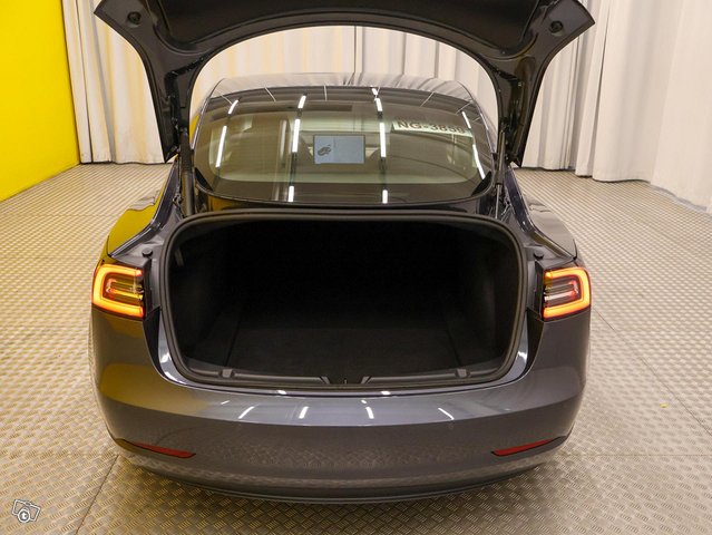 Tesla Model 3 18