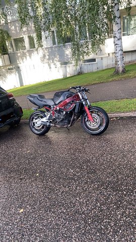 Honda cbr 600, stuntti. Helpolla työllä kilpiin. 1