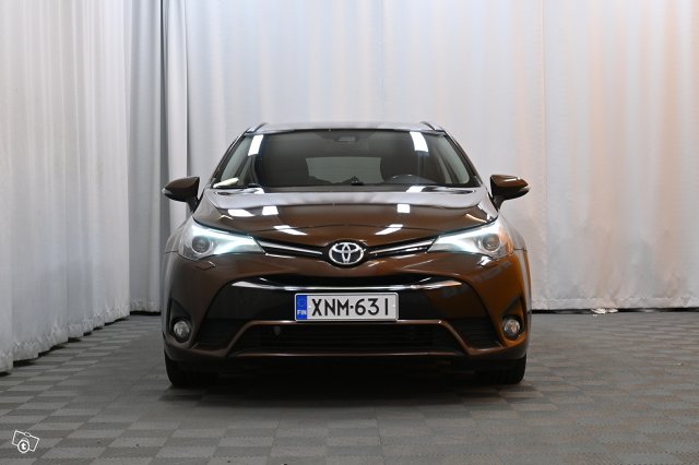 Toyota Avensis 2