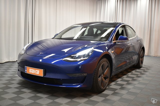 Tesla Model 3 4