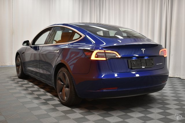 Tesla Model 3 5