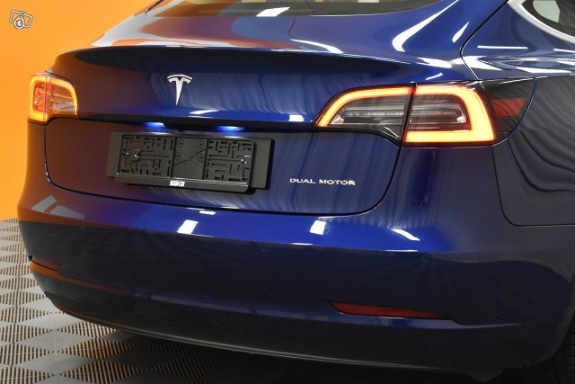 Tesla Model 3 9