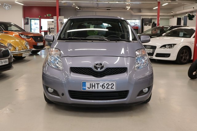 Toyota Yaris 2