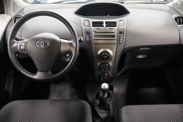 Toyota Yaris 7