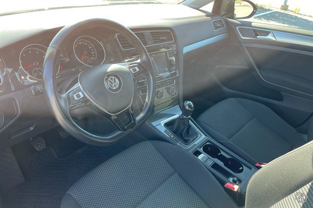 VOLKSWAGEN GOLF 8