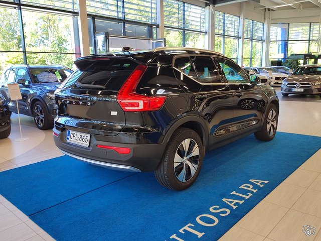 VOLVO XC40 2