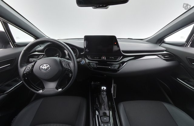 Toyota C-HR 10