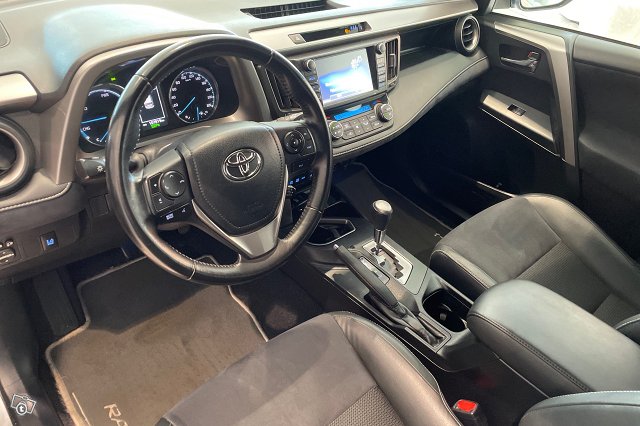 TOYOTA RAV4 6