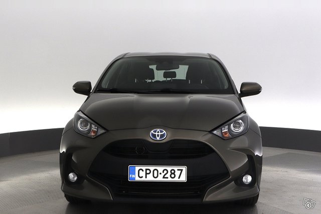 Toyota Yaris 8