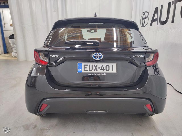 TOYOTA YARIS 5