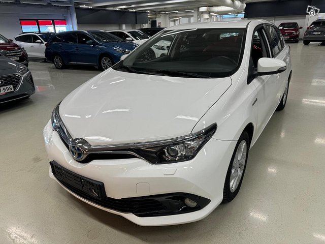 TOYOTA AURIS