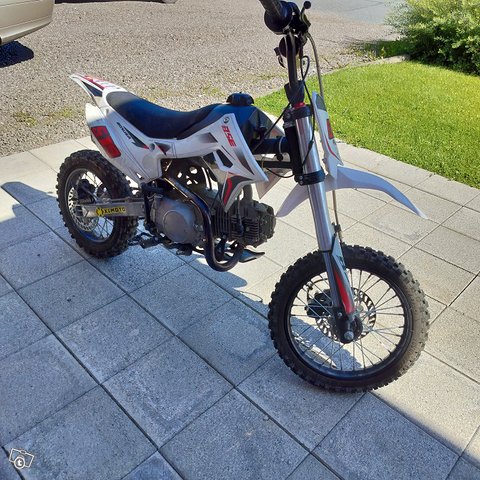 BSE 125cc, kuva 1