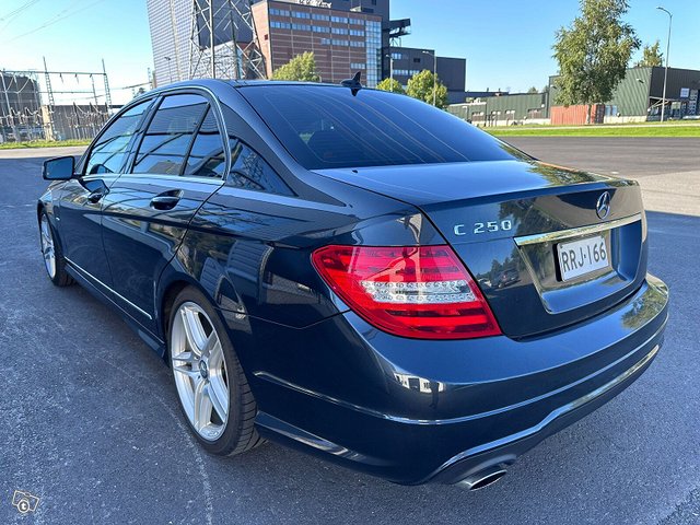 MERCEDES-BENZ C 2