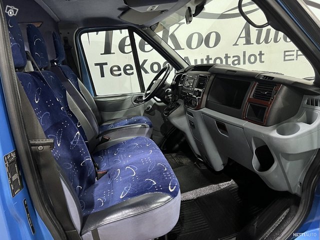 Ford Transit 8