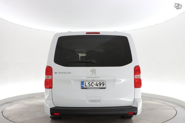 PEUGEOT E-Traveller 5