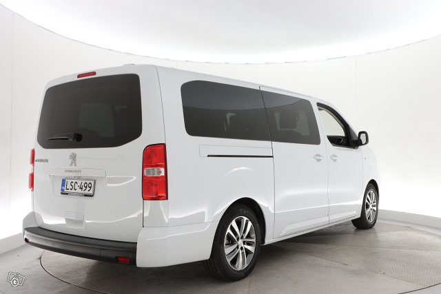 PEUGEOT E-Traveller 6