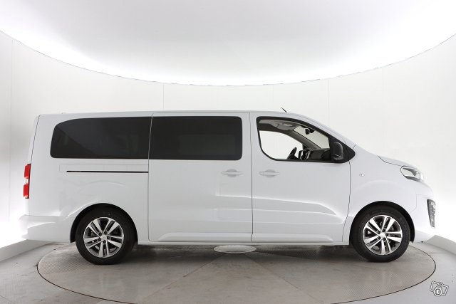 PEUGEOT E-Traveller 7