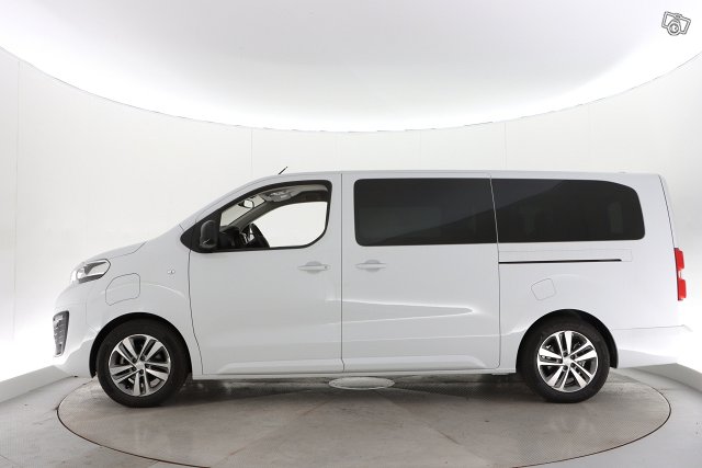 PEUGEOT E-Traveller 8