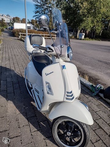 Vespa GTS 300 Super vm 2022 4