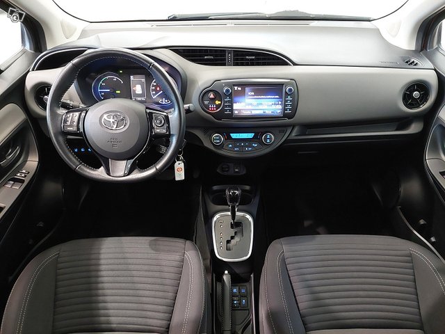 Toyota Yaris 12