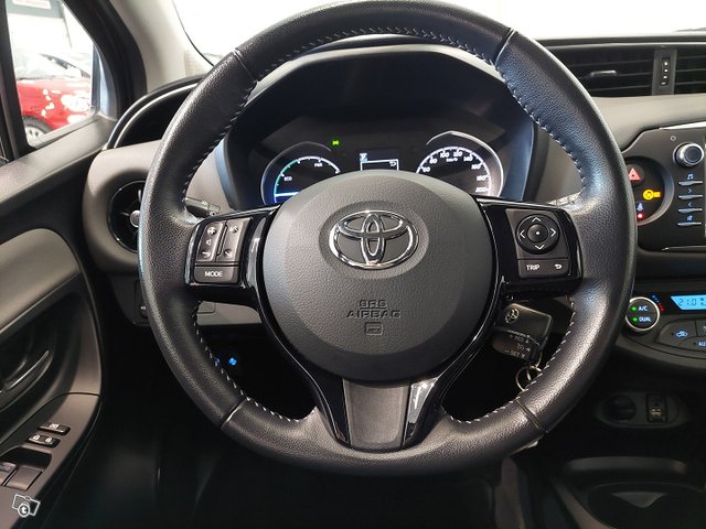 Toyota Yaris 14