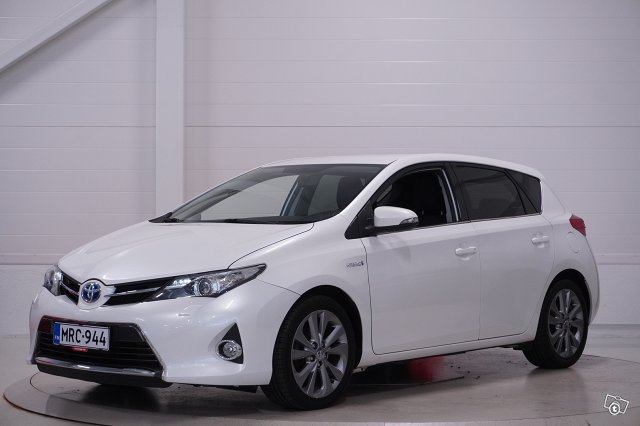 TOYOTA AURIS 1