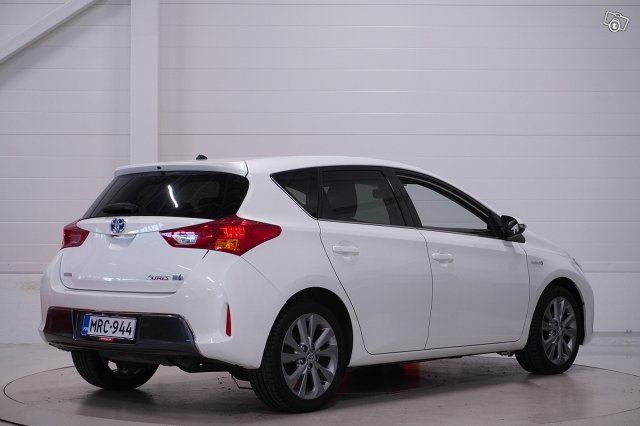 TOYOTA AURIS 5