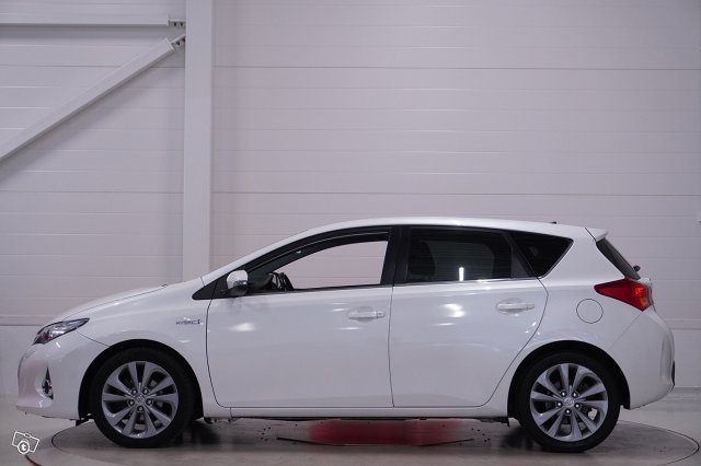 TOYOTA AURIS 8