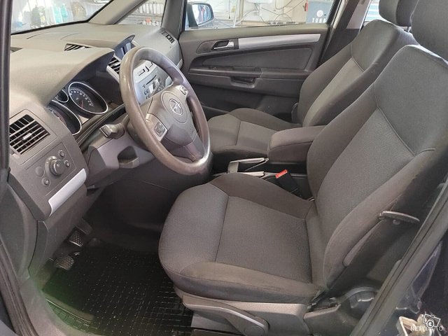 Opel Zafira 9