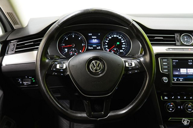 Volkswagen Passat 9